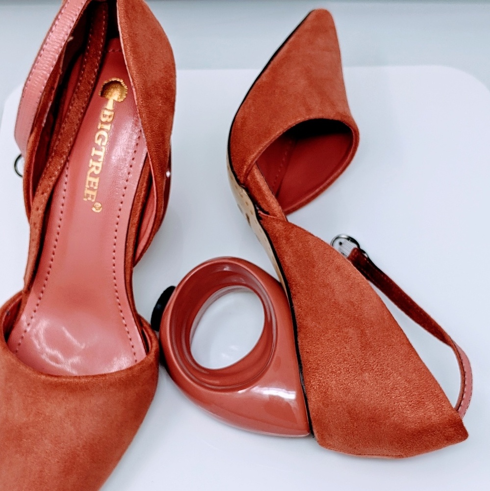 Shoes - Picture 7 of 8
